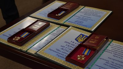 Рідним загиблих у Маріуполі нацгвардійців з Волині вручили державні відзнаки
