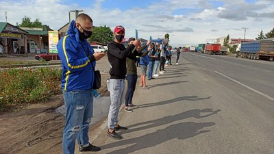 У Коблевому миколаївці протестують проти обмеження роботи нічних клубів. ОНОВЛЮЄТЬСЯ У Коблевому миколаївці протестують проти обмеження роботи нічних клубів. ОНОВЛЮЄТЬСЯ