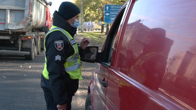 На Черкащині зупиняють водіїв, які їздять з вимкненими фарами На Черкащині зупиняють водіїв, які їздять з вимкненими фарами