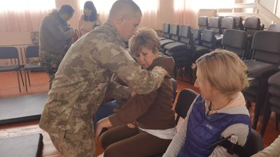 У Полтаві педагогів навчають надавати домедичну допомогу У Полтаві педагогів навчають надавати домедичну допомогу