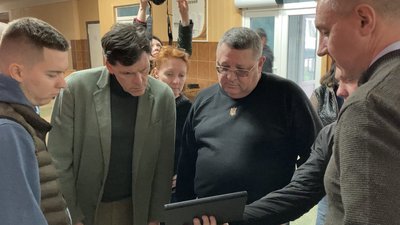 Волонтер із США брок Бірман оцінив об'єм потреб у Лозовій після ракетних ударів РФ Волонтер із США брок Бірман оцінив об'єм потреб у Лозовій після ракетних ударів РФ