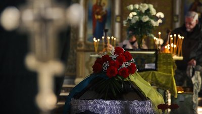В Мукачеві попрощалися із полеглим захисником Олександром Керекешем В Мукачеві попрощалися із полеглим захисником Олександром Керекешем