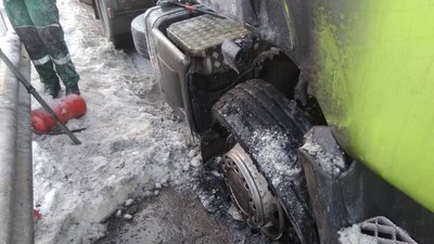 На Житомирщині на трасі загорівся бензовоз На Житомирщині на трасі загорівся бензовоз