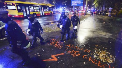 У Польщі сталися сутички між поліцією та учасниками протесту проти заборони абортів