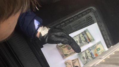 Пропонував дві тисячі доларів. У поромному пункті пропуску на Одещині затримали чоловіка