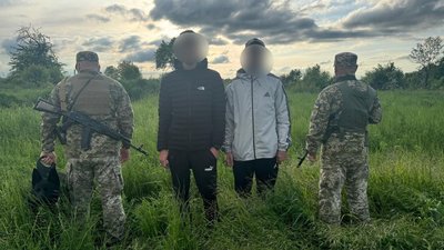 Прикордонники затримали чоловіків при спробі незаконного перетину кордону
