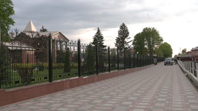 Селище європейського типу та будинок культури з мармуру будує мільйонер на Чернігівщині Селище європейського типу та будинок культури з мармуру будує мільйонер на Чернігівщині