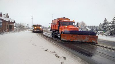 Скільки солі та піску заготовили у Чернівецькій області для посипання доріг державного значення