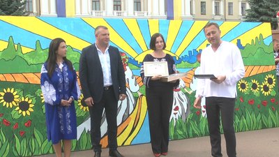 Диплом вручили голові Хмельницької ОДА Сергію Гамалію. Диплом вручили голові Хмельницької ОДА Сергію Гамалію.