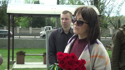 У Житомирі попрощалися з військовим 13 окремого десантно-штурмового батальйону Дмитром Надолинським У Житомирі попрощалися з військовим 13 окремого десантно-штурмового батальйону Дмитром Надолинським