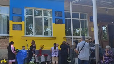 У громаді на Кіровоградщині відкрили меморіальні дошки десятьом захисникам У громаді на Кіровоградщині відкрили меморіальні дошки десятьом захисникам