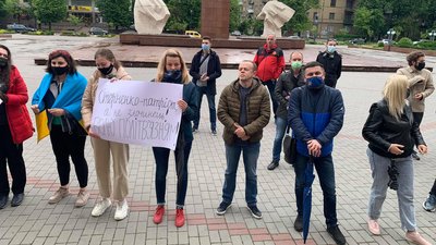 "Покажіть нам справедливість!". У Франківську люди вийшли на мітинг у підтримку Сергія Стерненка "Покажіть нам справедливість!". У Франківську люди вийшли на мітинг у підтримку Сергія Стерненка