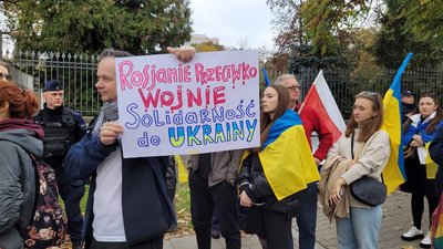 Передача посольства РФ у власність Варшаві. У "референдумі" взяли участь миколаївці