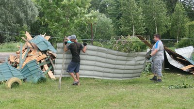 На Сумщині з житлового будинку вітром зірвало дах На Сумщині з житлового будинку вітром зірвало дах