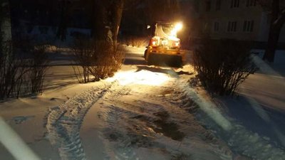 У Житомирі до прибирання вулиць від снігу залучили понад 400 осіб У Житомирі до прибирання вулиць від снігу залучили понад 400 осіб