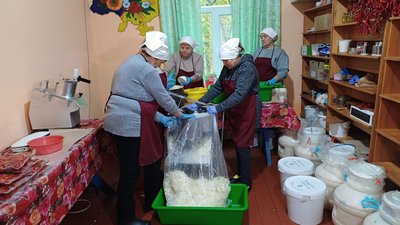 У селі Дамаска на Полтавщині облаштували мініцех із переробки овочів: що і для кого там готують У селі Дамаска на Полтавщині облаштували мініцех із переробки овочів: що і для кого там готують