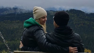 Вероніка та Володимир на відпочинку у горах