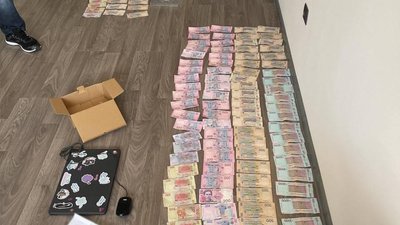 У Львові затримали трьох людей, яких підозрюють у продажі підробних ПЛР-тестів У Львові затримали трьох людей, яких підозрюють у продажі підробних ПЛР-тестів