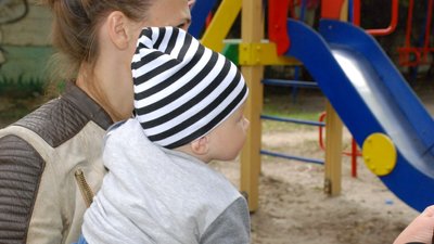 На Дніпропетровщині від початку року підготували 280 охочих стати прийомними батьками, у родини влаштували 38 дітей