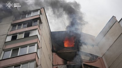 Пожежа в Деснянському районі Києва в будинку на вул. Марини Цвєтаєвої