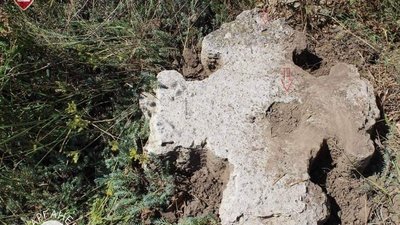 На Дніпропетровщині ймовірно виявили кам`яний хрест, про який писав історик Дмитро Яворницький На Дніпропетровщині ймовірно виявили кам`яний хрест, про який писав історик Дмитро Яворницький