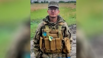 На Чернігівщині попрощалися з військовим Русланом Подобним, який загинув у бою на Донеччині На Чернігівщині попрощалися з військовим Русланом Подобним, який загинув у бою на Донеччині