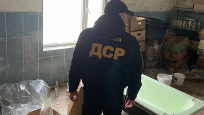 На Тернопільщині правоохоронці викрили підпільний цех з виготовлення алкоголю