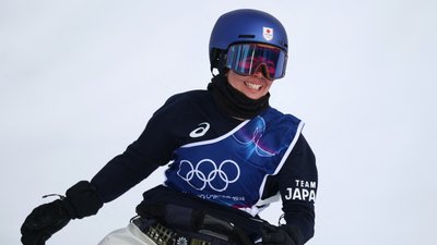 Сноубордистка Марі Фукада святкує дебютне "золото" Олімпійських ігор у слоупстайлі