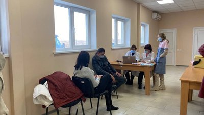 На Херсонщині проти COVID-19 вакцинують кримчан: де зробити щеплення і що для цього треба