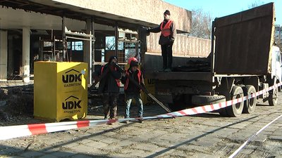 У Запоріжжі почали демонтувати будівлю кінотеатру "Космос" У Запоріжжі почали демонтувати будівлю кінотеатру "Космос"