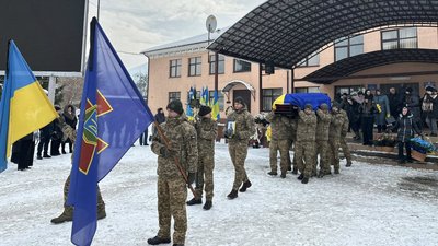 На Закарпатті попрощалися із загиблим військовим Олександром Томишинцем На Закарпатті попрощалися із загиблим військовим Олександром Томишинцем