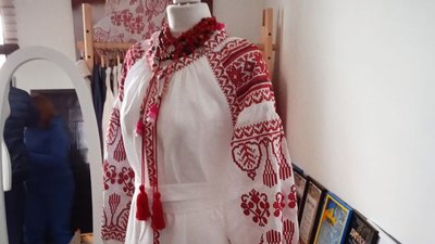 Сумська дизайнерка створила колекцію українського одягу "Вишиванки війни"