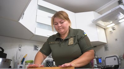 "Щоб відволіктися від поганих новин": історія волонтерки з Вінниччини