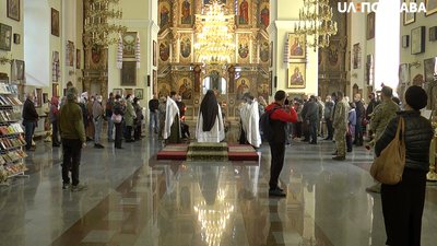 Ольгу Нікішину відспівують у Свято-Успенському соборі Ольгу Нікішину відспівують у Свято-Успенському соборі