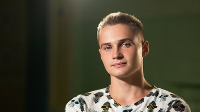 Хлопець з прифронтового Нью-Йорка бореться за нове футбольне поле
