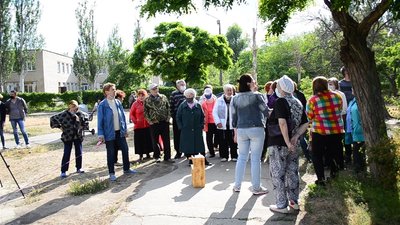На Запоріжжі мешканці будинку виступили проти встановлення вбиральні на відстані 12 метрів