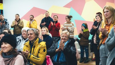 Лялькарка з Донецька разом з дітьми переселенців ставлять вертеп на Львівщині Лялькарка з Донецька разом з дітьми переселенців ставлять вертеп на Львівщині