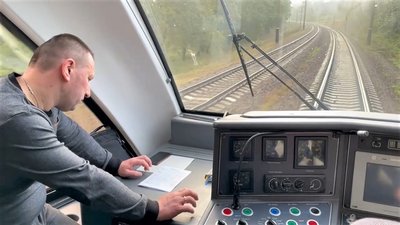 З Харкова до Балаклії рушив перший потяг після деокупації — фото З Харкова до Балаклії рушив перший потяг після деокупації — фото