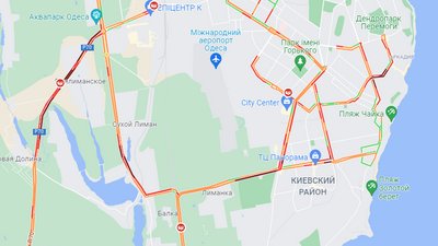 Одесу засипає снігом: де утворилися затори