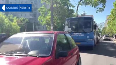 У Чернігові затори через дві перекриті перекриті вулиці У Чернігові затори через дві перекриті перекриті вулиці