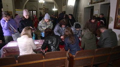 У Рівному частині переселенців дали продуктові сертифікати У Рівному частині переселенців дали продуктові сертифікати