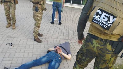 Коригував обстріли: на Рівненщині розслідують справу запоріжця, якого підозрюють у держзраді Коригував обстріли: на Рівненщині розслідують справу запоріжця, якого підозрюють у держзраді