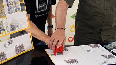 До річниці звільнення острова Зміїний: у Черкасах погасили благодійну марку До річниці звільнення острова Зміїний: у Черкасах погасили благодійну марку