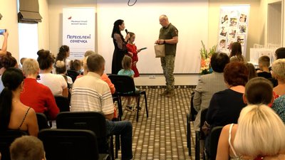 "Переселені сонечка": У Рівному видали збірку дитячих творів про війну "Переселені сонечка": У Рівному видали збірку дитячих творів про війну