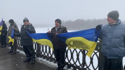 День Соборності в Україні. Вінничани створили живий "Ланцюг Єднання" на Центральному мосту