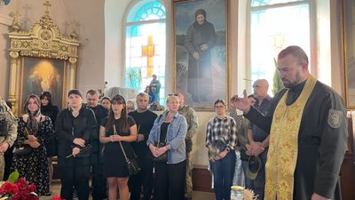 У Херсоні попрощались із загиблим військовим Олександром Юровим У Херсоні попрощались із загиблим військовим Олександром Юровим