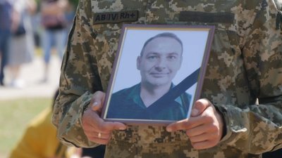 На Дніпропетровщині провели в останню путь загиблого на Донбасі 56-річного бійця Олександра Данілова