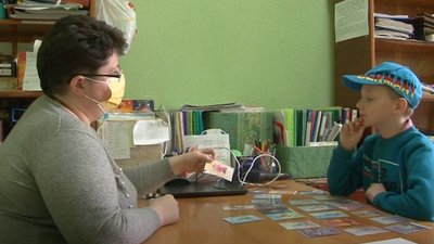 У селі на Черкащині переселенці з "гарячих" областей оговтуються та допомагають фронту У селі на Черкащині переселенці з "гарячих" областей оговтуються та допомагають фронту