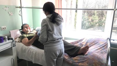 Допомогу пораненим військовим, котрі лікуються у Житомирі, передали волонтери з Великої Британії