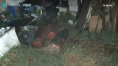 Біля Рівного на пожежі загинула жінка, її знайшли під горою сміття